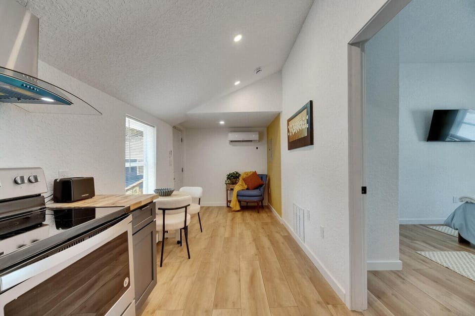Fully Stocked Kitchen with Breakfast Nook