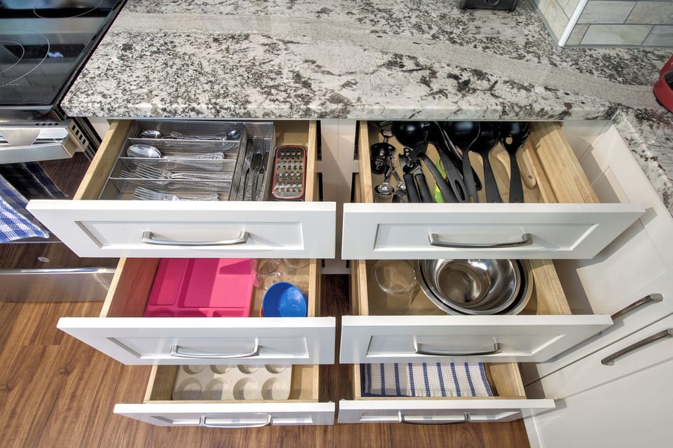 [KITCHEN] Drawers organized with the tools you reach for every day.