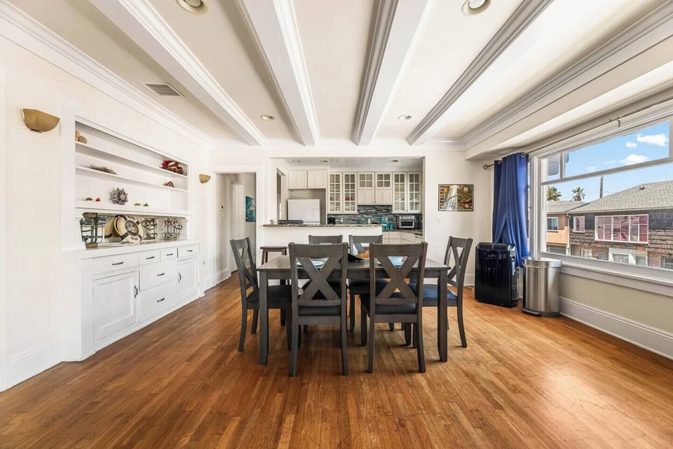 Our modern dining table seats six comfortably—ideal for family meals, friendly gatherings, or remote work. A perfect spot to connect, unwind, and make memories during your stay