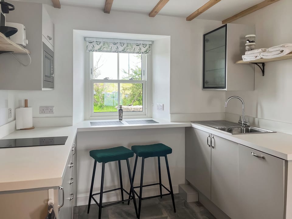 Kitchen/diner | Landberrick Farm Bothy, Whauphill