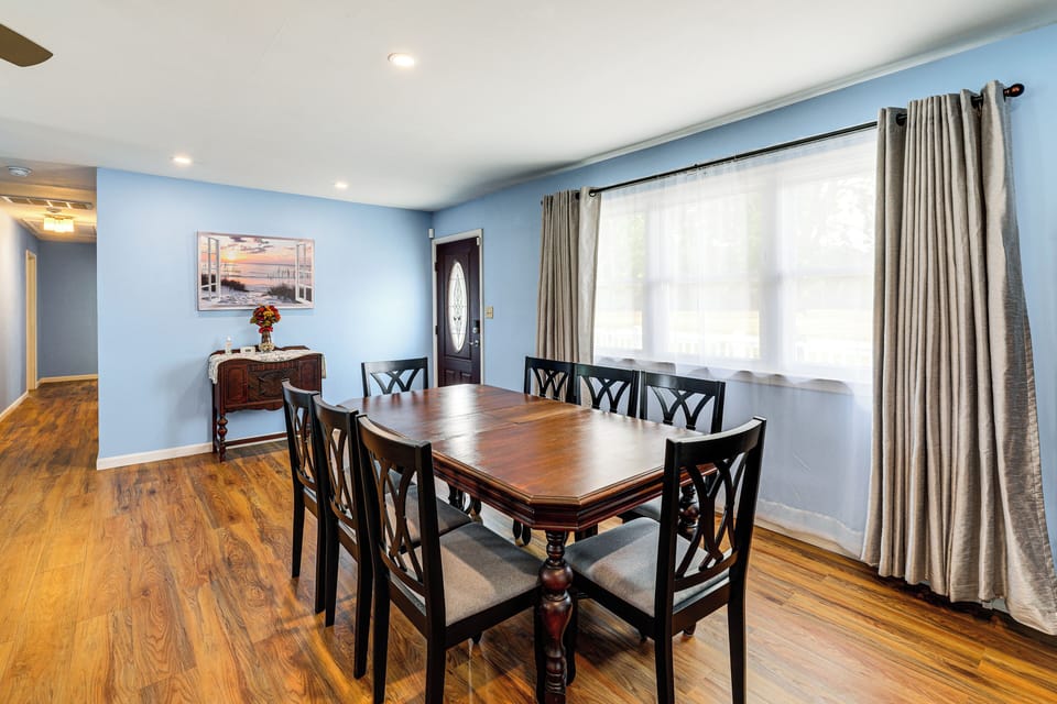 Dining Area | Dishware/Flatware