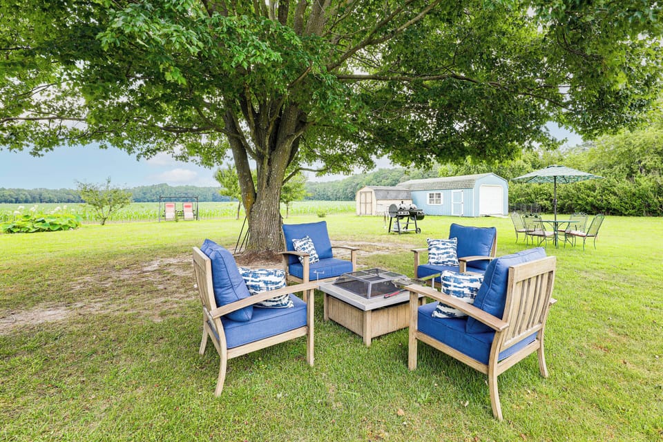 Georgetown Vacation Rental | 3BR | 1.5BA | 1,600 Sq Ft | 4 Steps Required