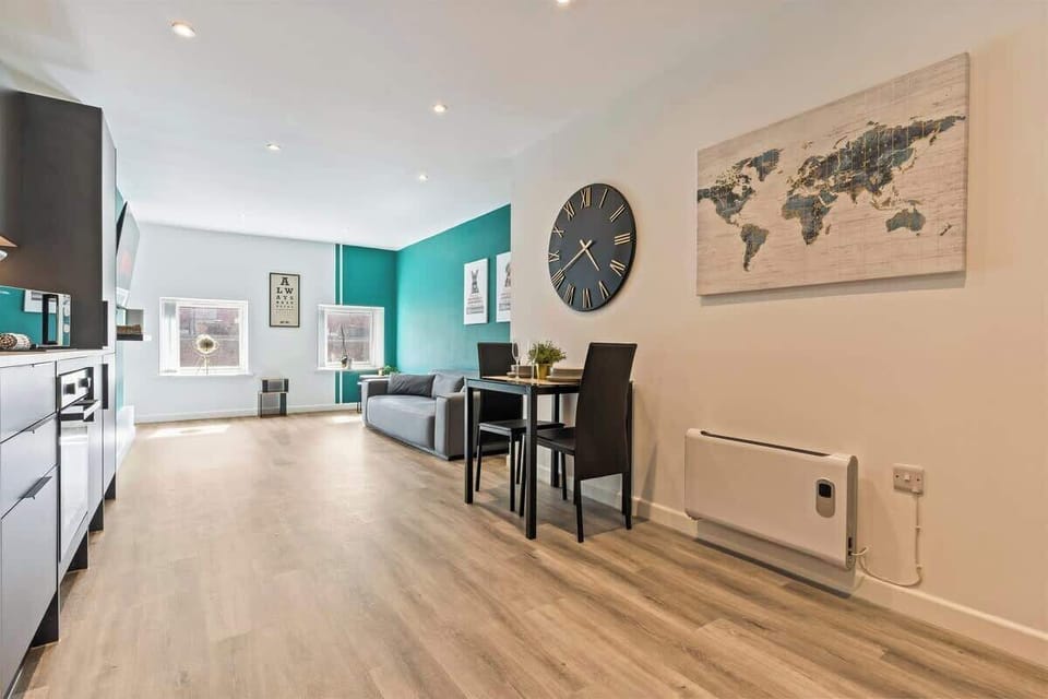 Dining Table/Lounge and Fully Equipped Kitchen