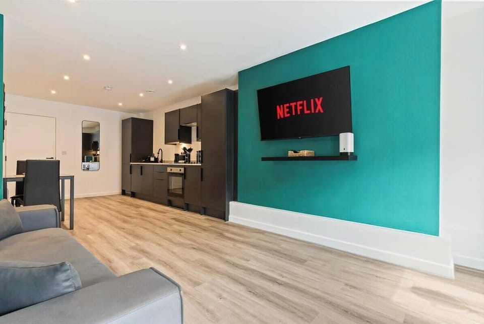 Living Room/Kitchen with Smart TV, Sofa and Fully Equipped Kitchen