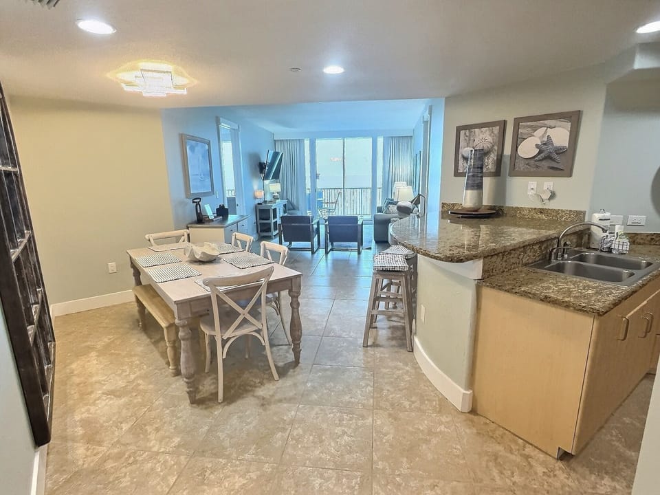 Dining/Kitchen