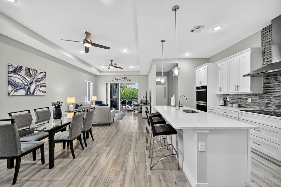 Dining and Living Area: Modern design with sleek furnishings, ideal for gathering with loved ones!