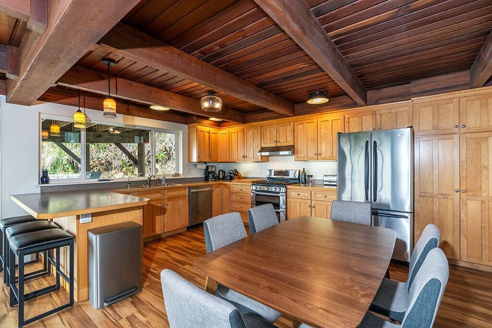 Dine in kitchen plus breakfast bar makes for comfortable dining.