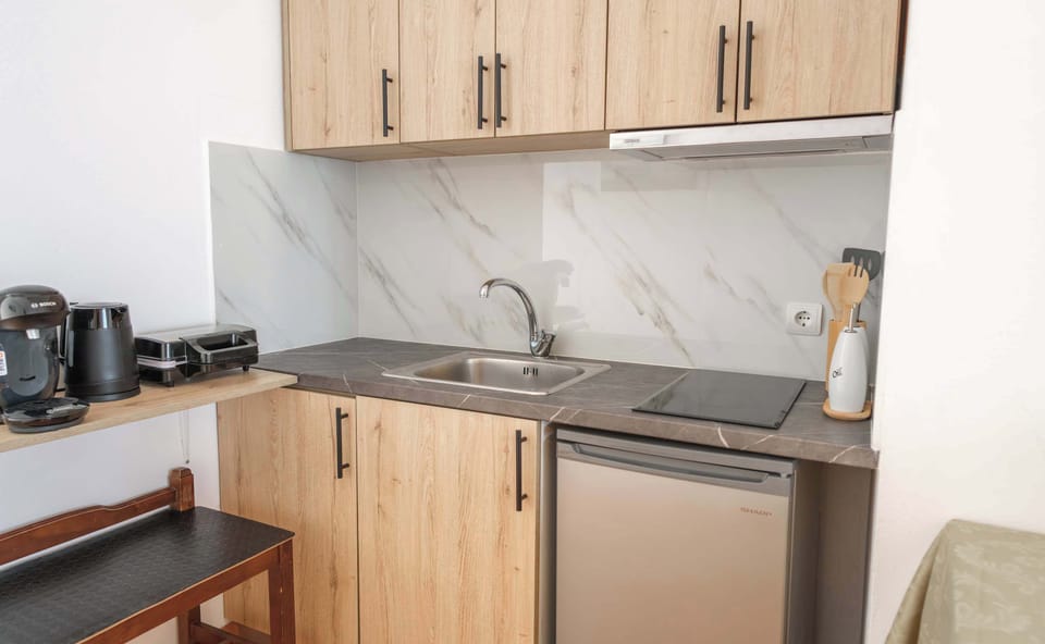 Modern Kitchennette with Essential Amenities