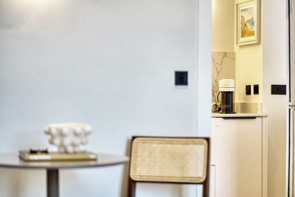 Dining / Restaurant