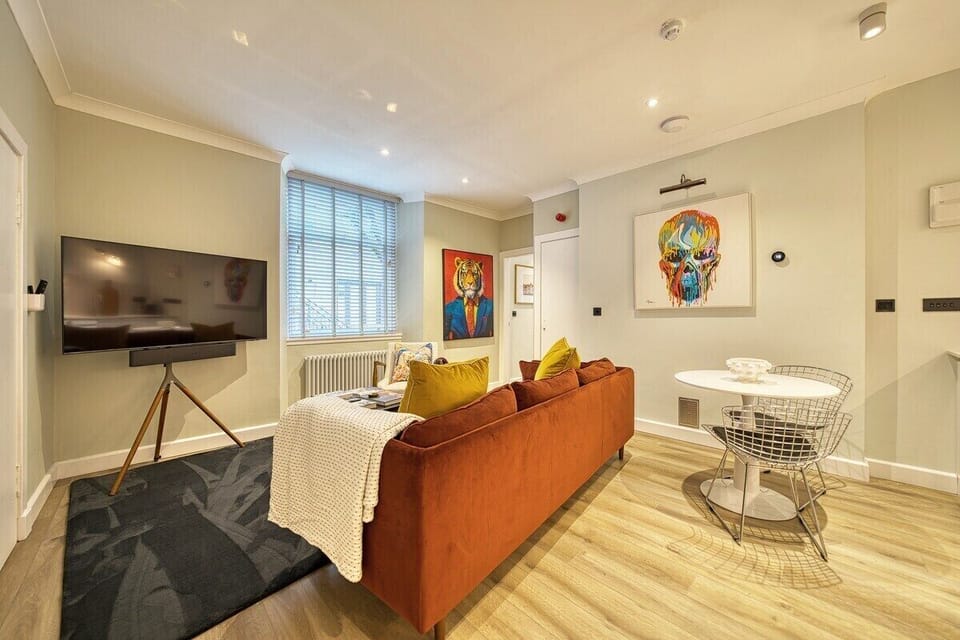 Living Room / Lounge