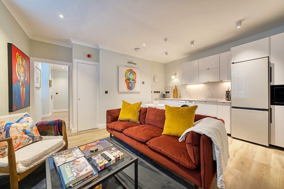 Living Room / Lounge