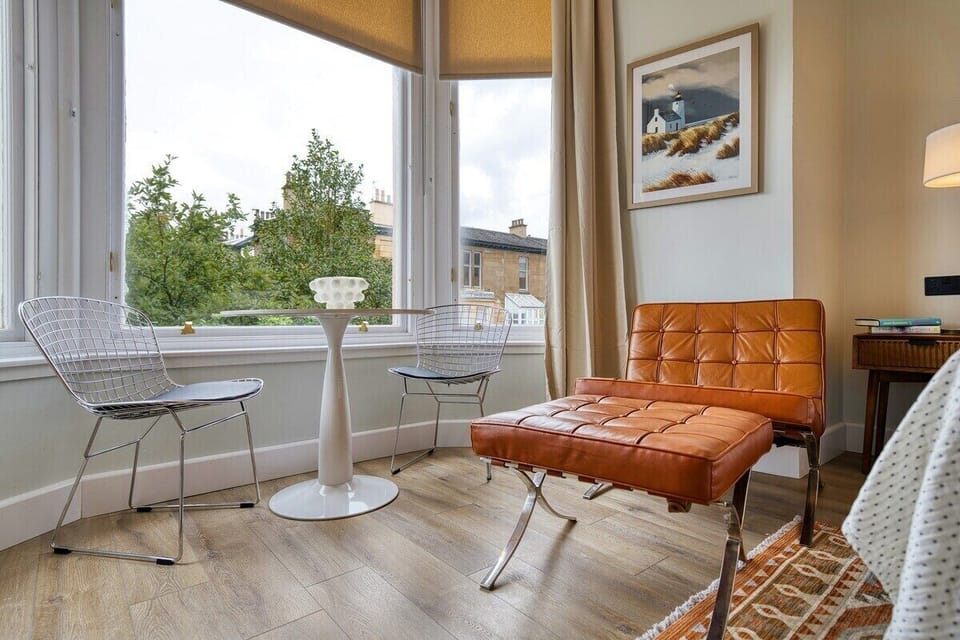 Living Room / Lounge