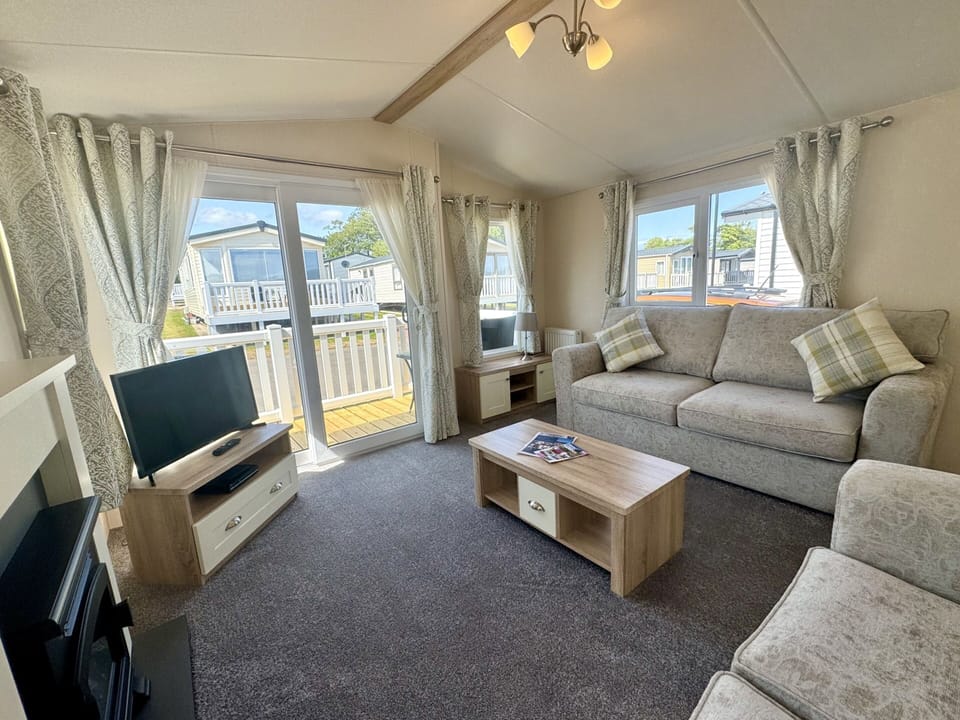 Living Room / Lounge
