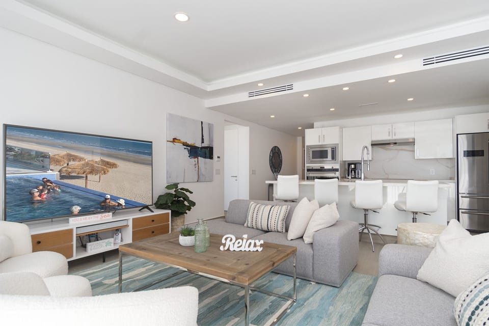 Family Room (3)