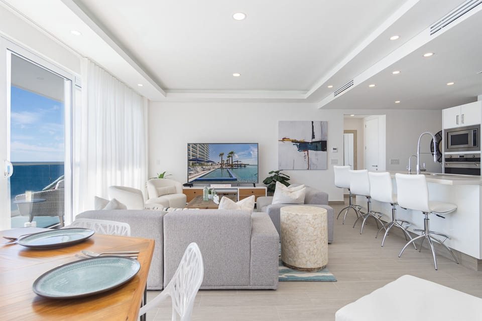 Family Room & Kitchen Island Bar