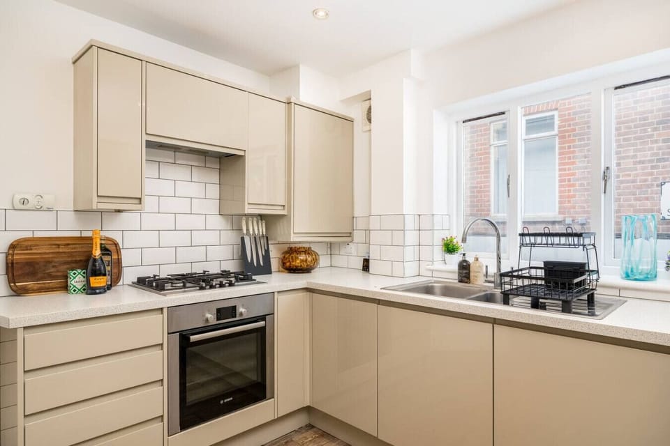 Kitchen | High-quality cookware and all the essentials