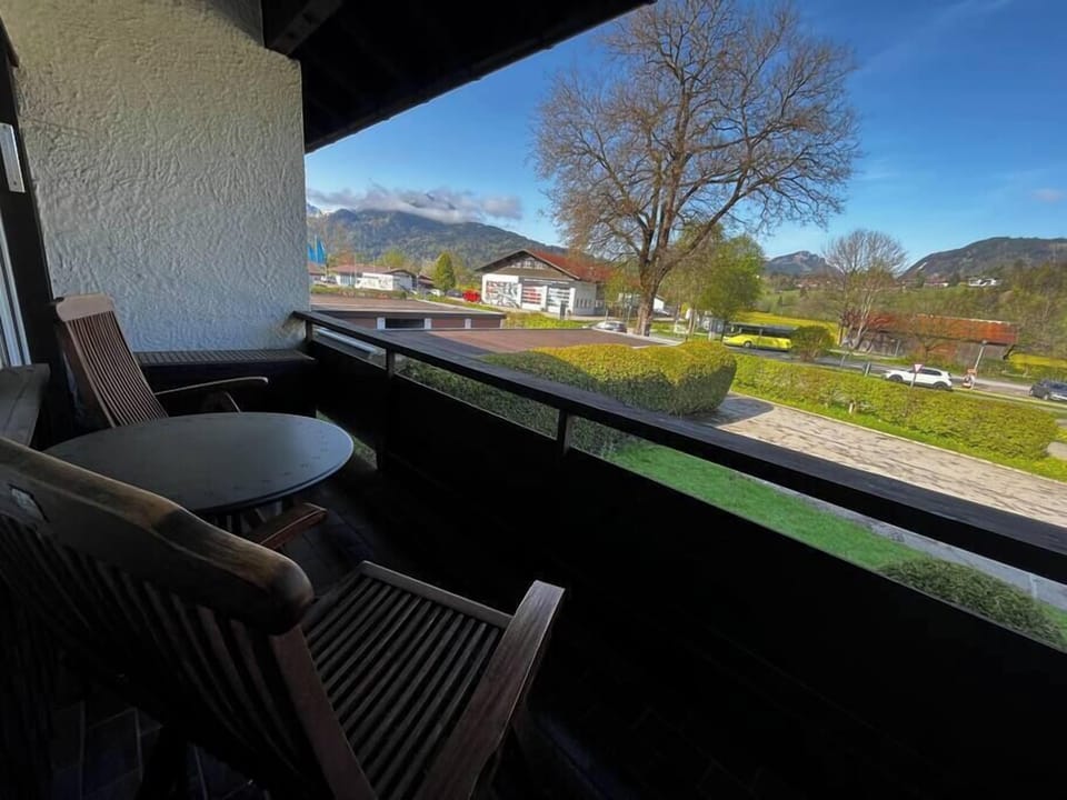 You can relax on the west-facing balcony.