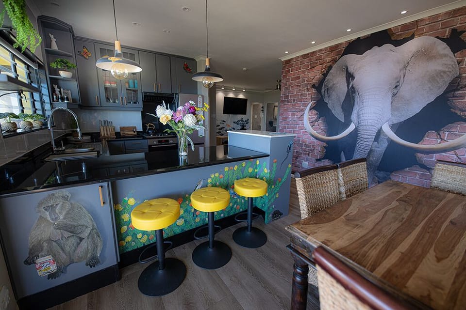 Open plan kitchen and dining room