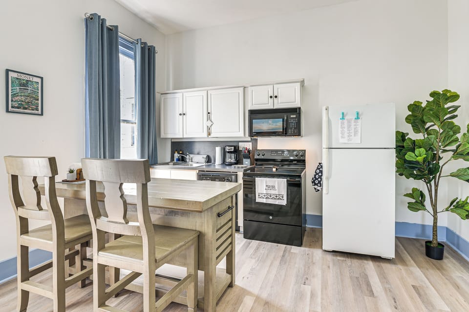 2nd-Floor Apartment Unit | Self Check-In | Central Heating & A/C