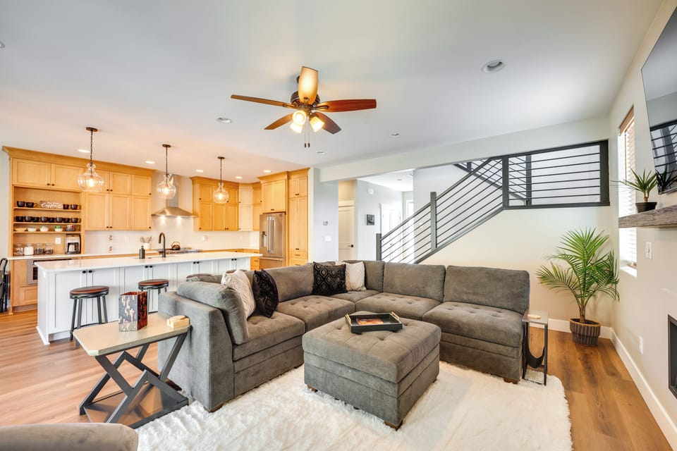 Living Space | 1st Floor | Free WiFi | Central A/C & Heating