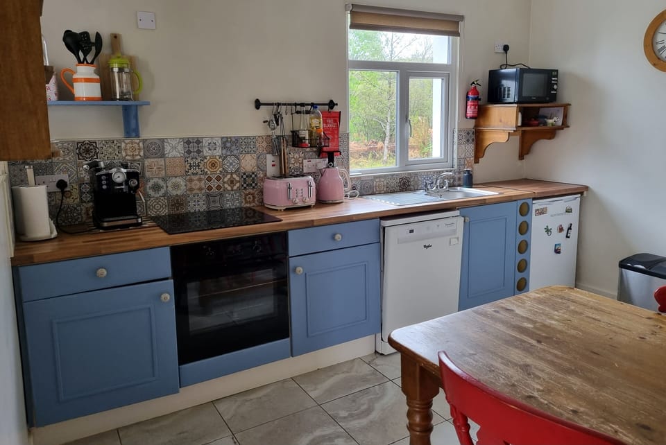 Fully equipped kitchen with dining table and six chairs

