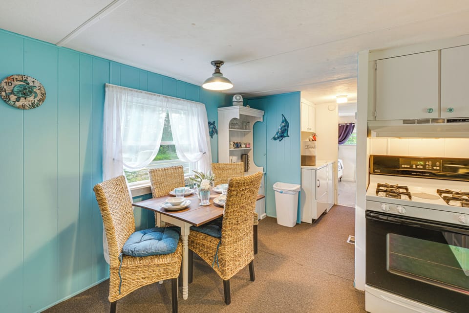 Dining Area | Dishware & Flatware