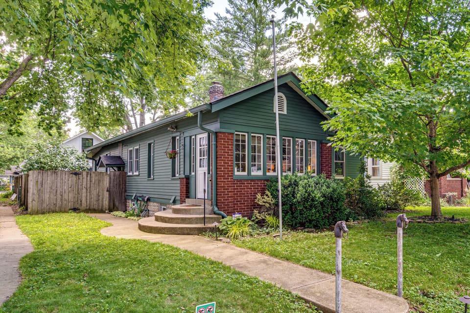 Indianapolis Vacation Rental | 2BR | 1BA | 1,200 Sq Ft | 4 Steps Required