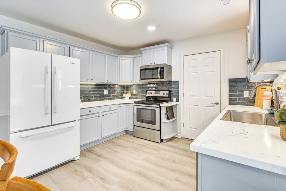 Kitchen | Main Floor | Dishwasher | Keurig | Cooking Basics