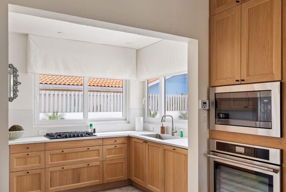 Whether you`re a gourmet chef or simply love to cook, this kitchen is designed to elevate every mealtime experience with contemporary style and convenience.