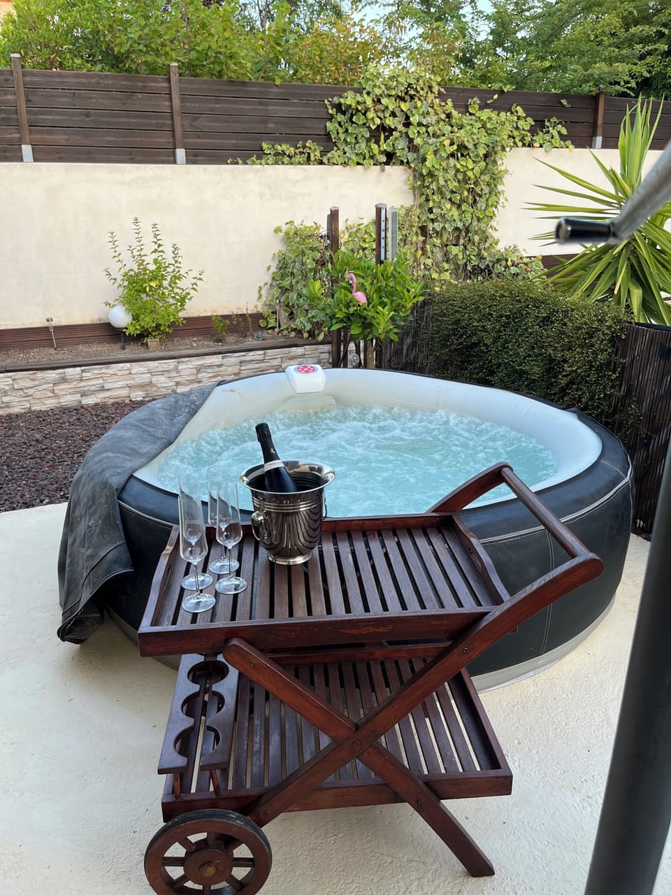 Outdoor spa tub