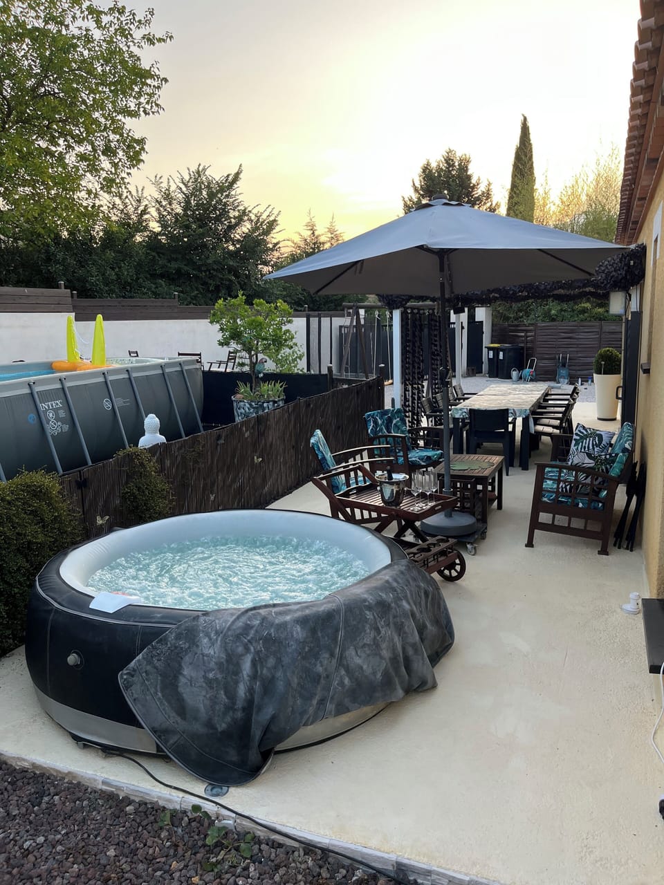 Outdoor dining