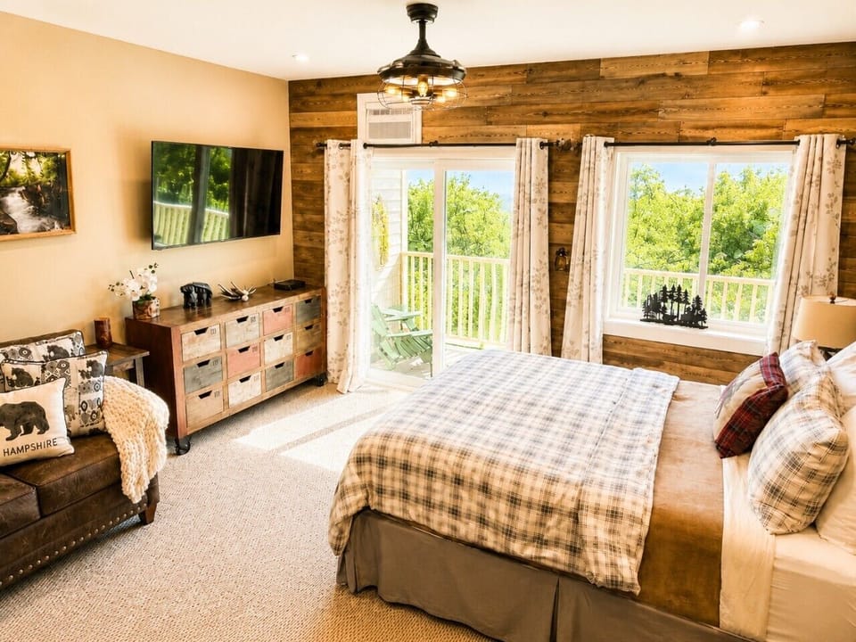 You`ll love our remodeled Lodge Theme Studio Apartment!