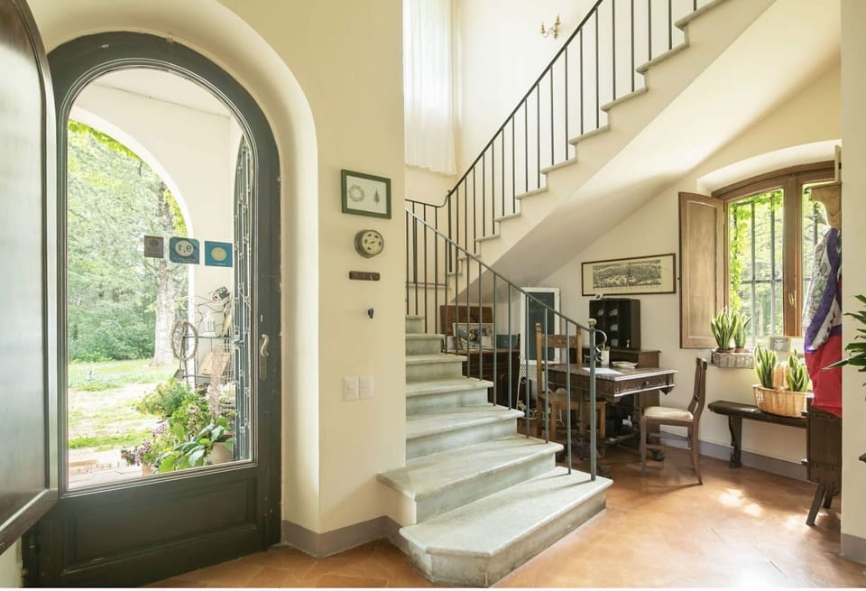 Wall, Interior Design, Flooring, Wood, Furniture, Floor, Home, Lighting, Ceiling, Door