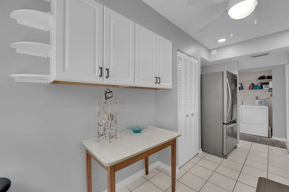Hibiscus Pointe 614