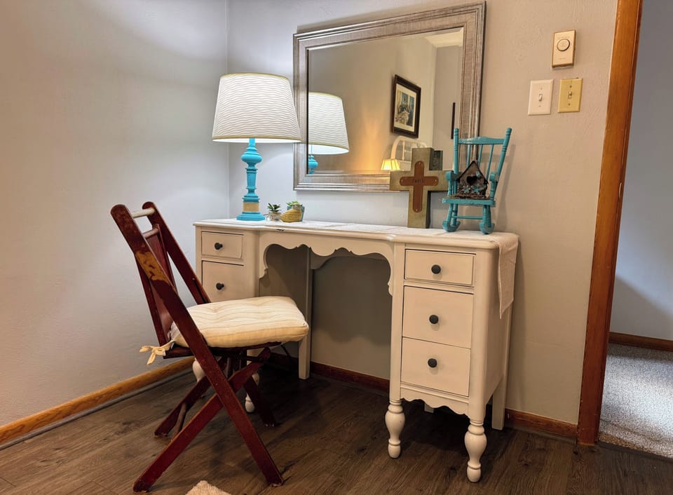 Dedicated desk for the working guests.