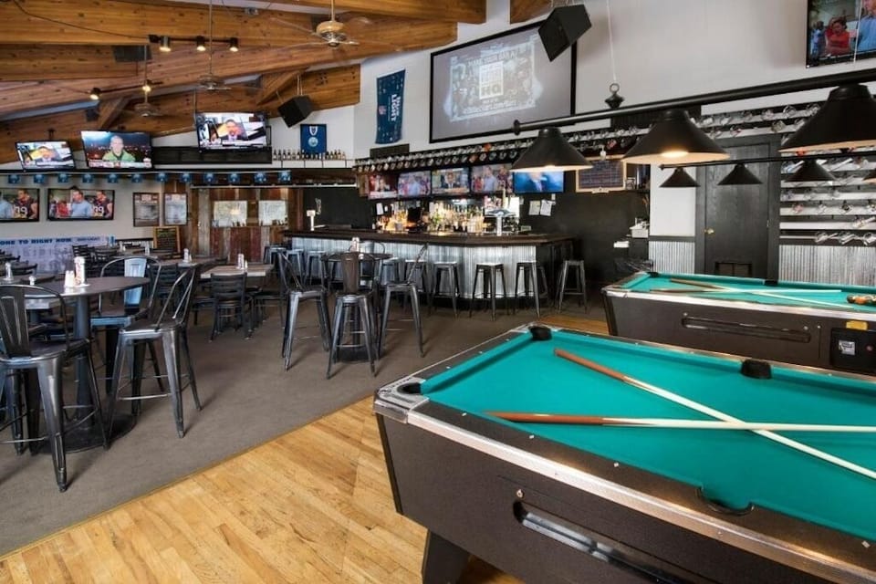 Arcade, Bar, Restaurant On Site