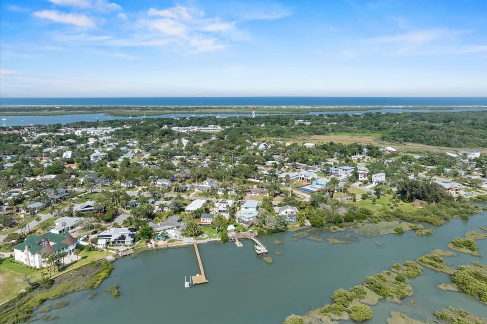 Explore endless waterways from your backyard.