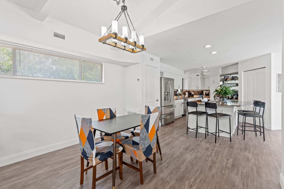 Entertain family & friends with ease.