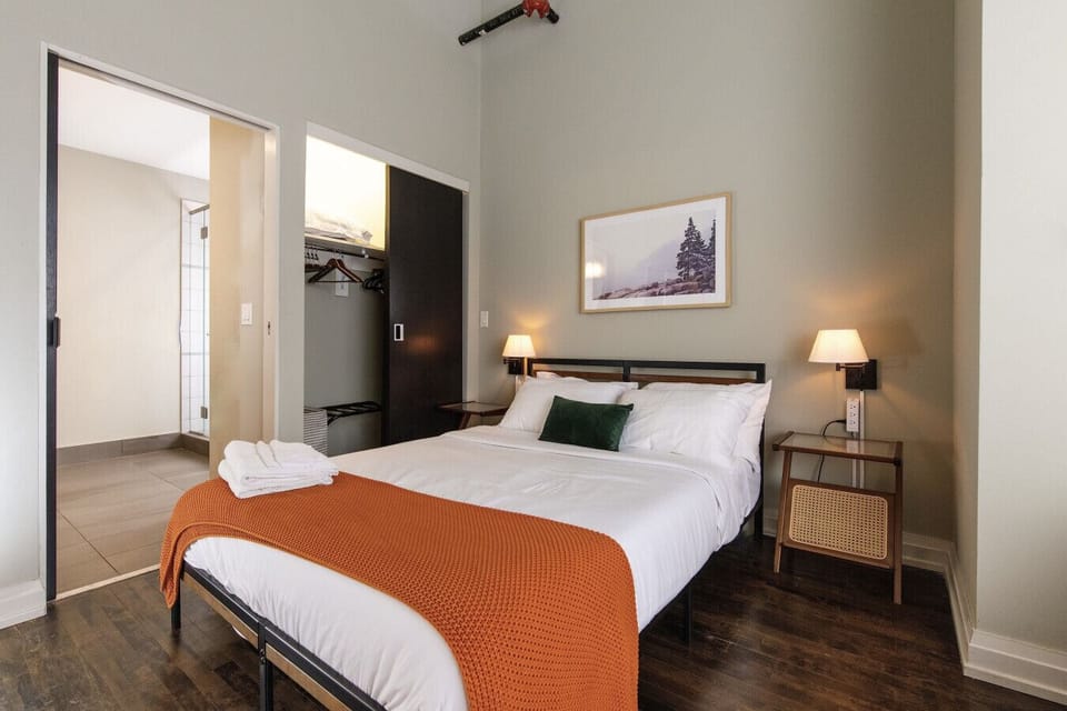 The master bedroom features an en-suite bathroom and a double Twin trundle daybed, sleeping up to four total when including the comfy queen size bed