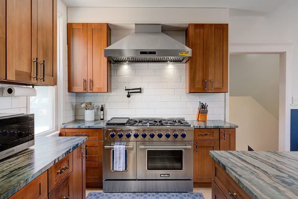 48" dual oven, perfect for hosting large dinners! Kitchen is stocked with everything you need for the perfect meal!