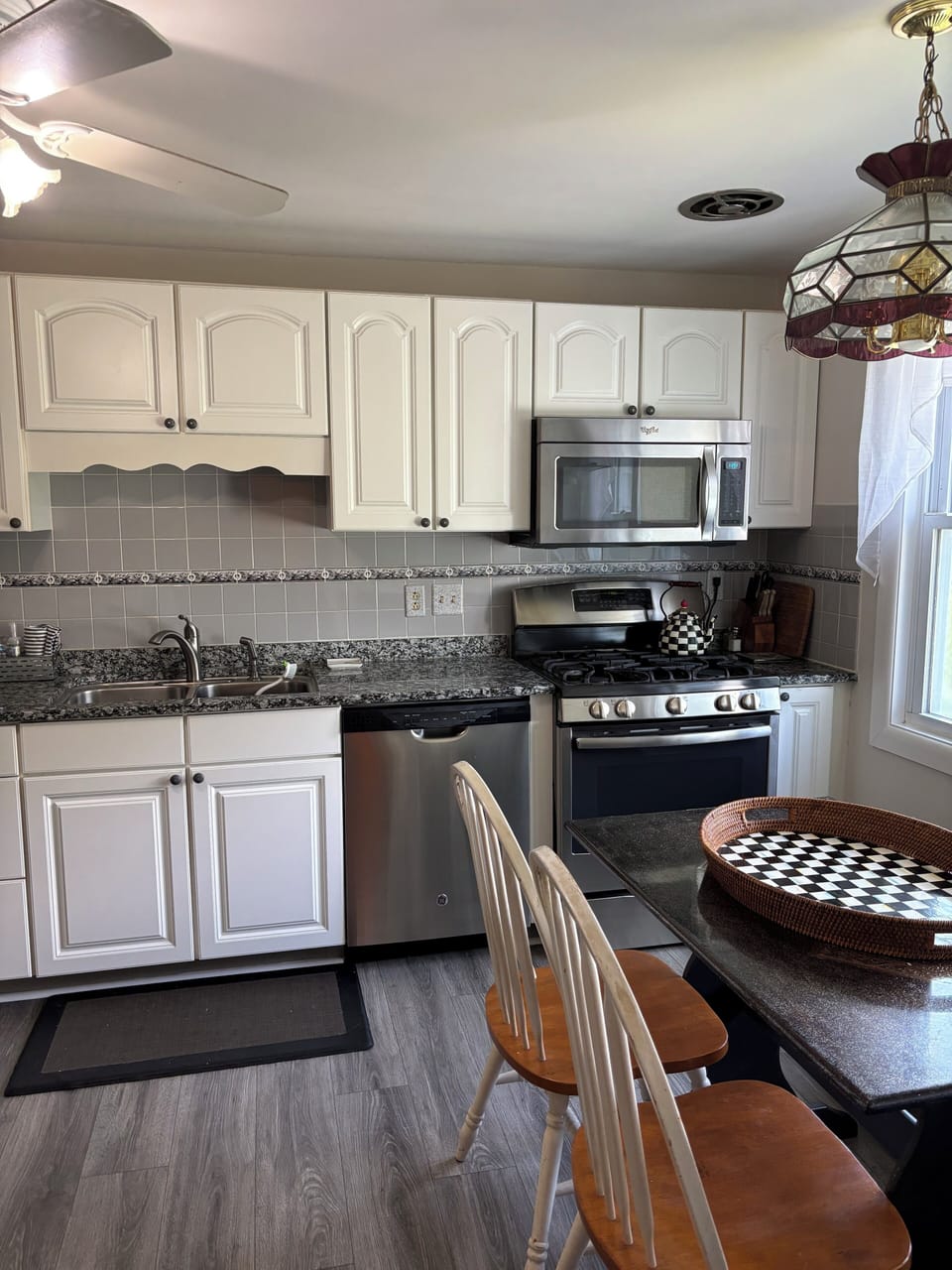 Main Level (Kitchen): ice maker, dish washer, breakfast nook.