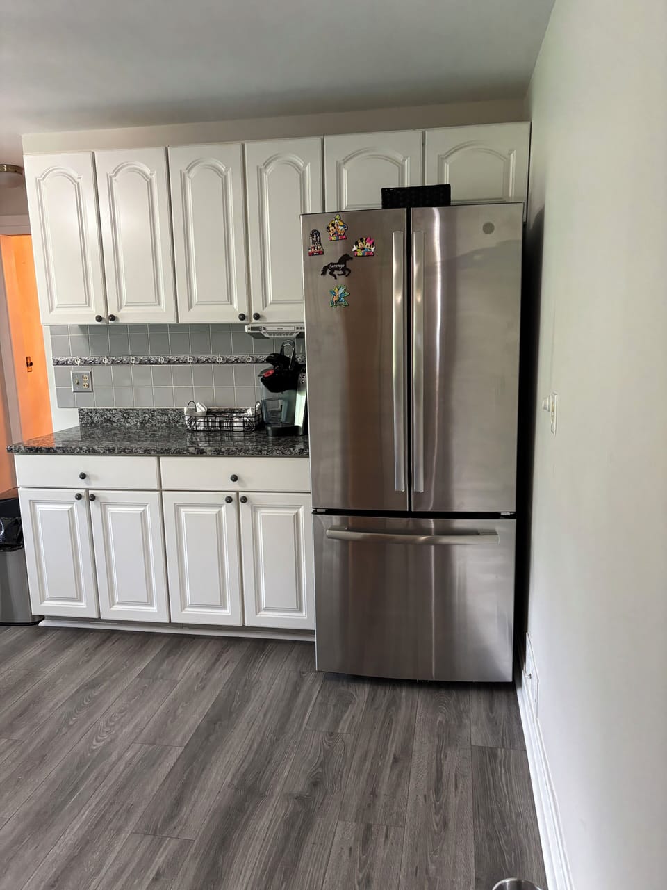 Main Level (Kitchen): ice maker, dish washer, breakfast nook.