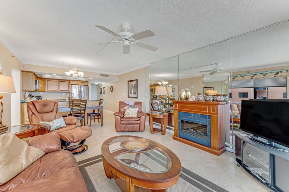 Spacious layout with relaxing beach décor and stunning views.