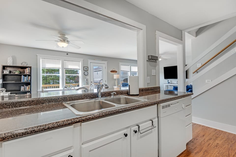 Well Equipped Kitchen for Family Meals - 1st Level