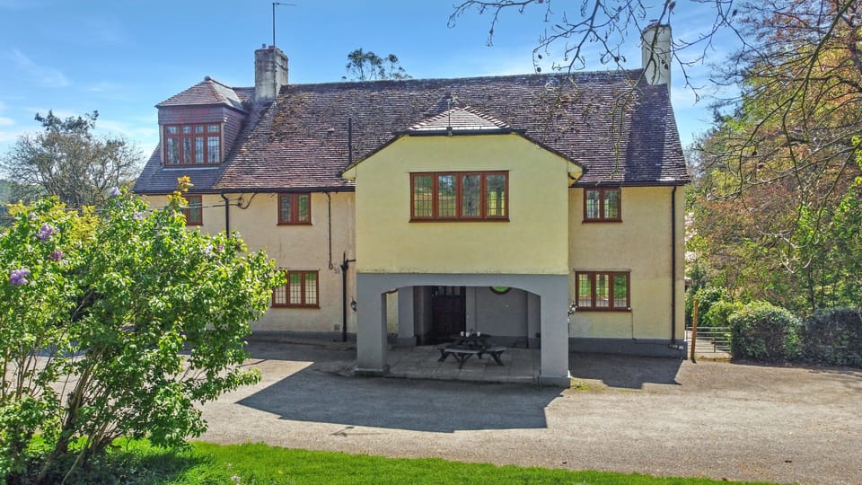 West Down Country House with hot tub