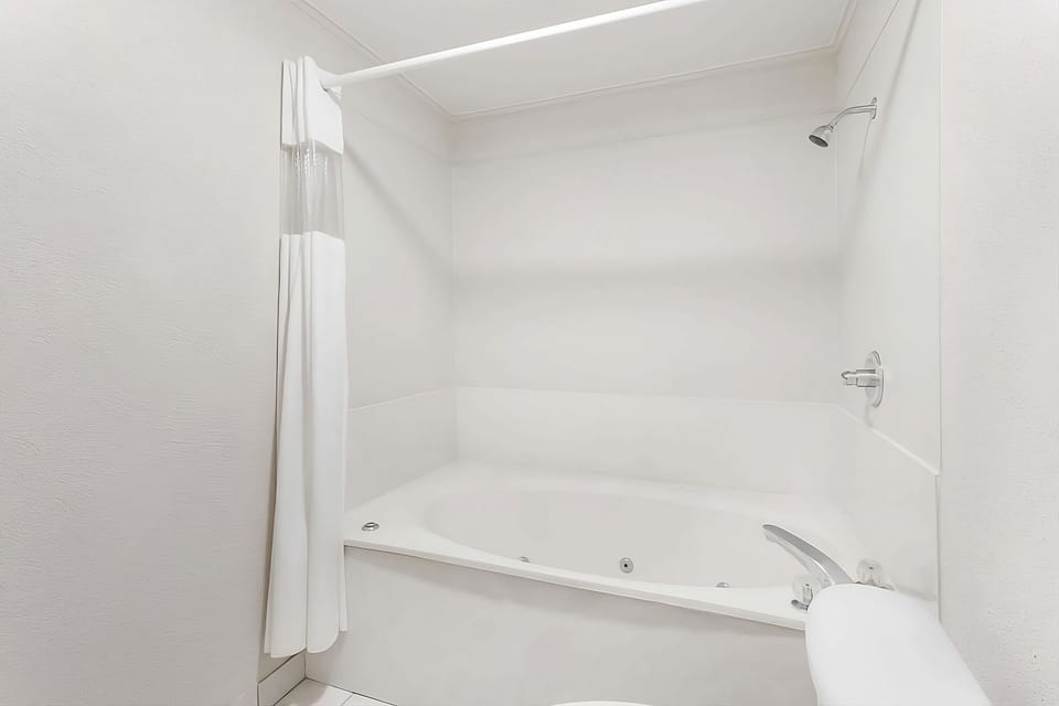 Refresh with a spacious tub shower for easy, relaxing rinses.