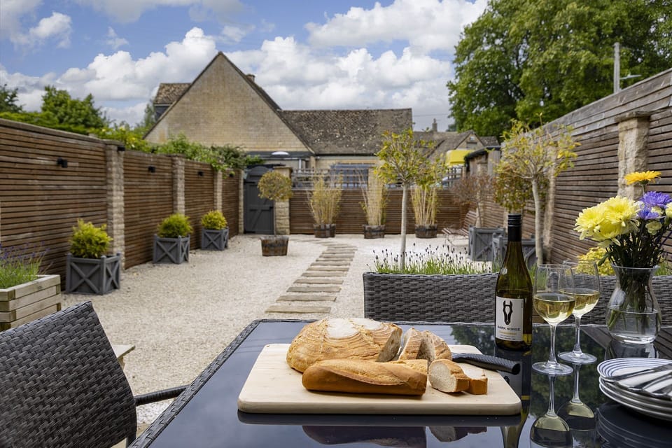 Appletree Cottage Rear Garden - StayCotswold