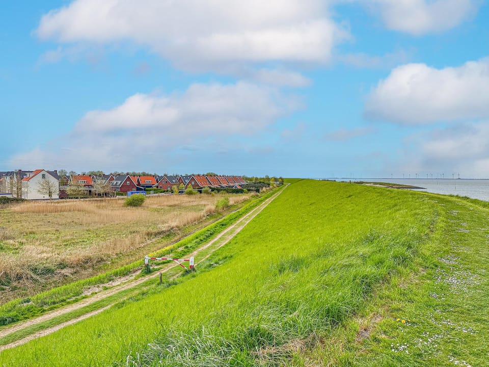 Surroundings [summer] (1-5 km)