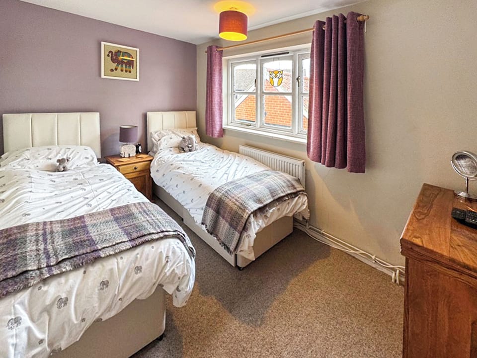 Twin bedroom | Hill House, Snape
