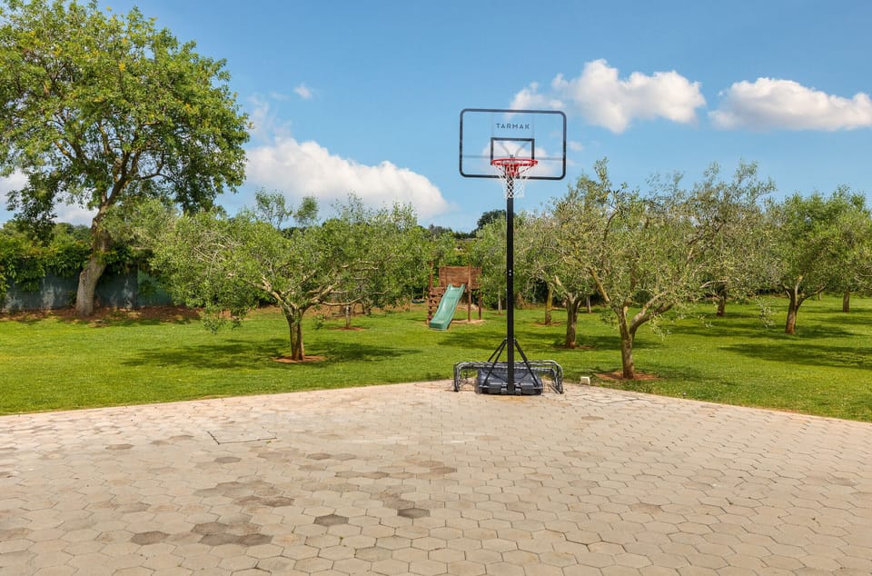 Sport court